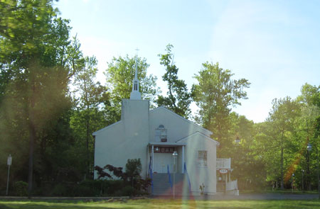 060212littlechurchde.jpg